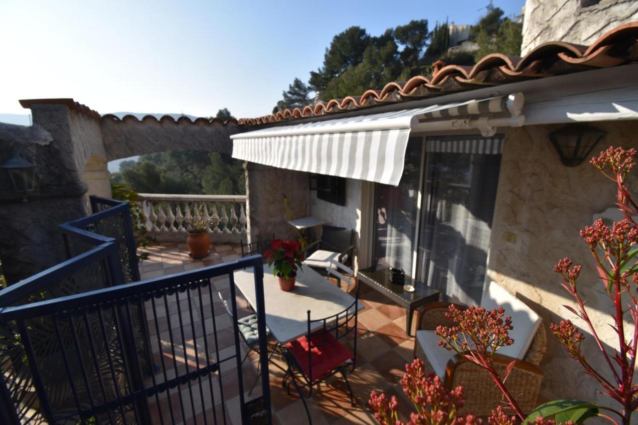 Studio Climatise Et Sa Terrasse Privee En Villa La Trinité Buitenkant foto